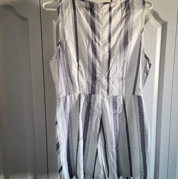 Stripped Romper - Picture 2 of 2